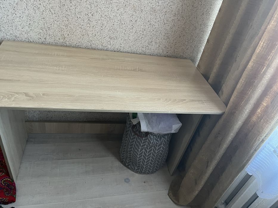 Подам прихожку и стол