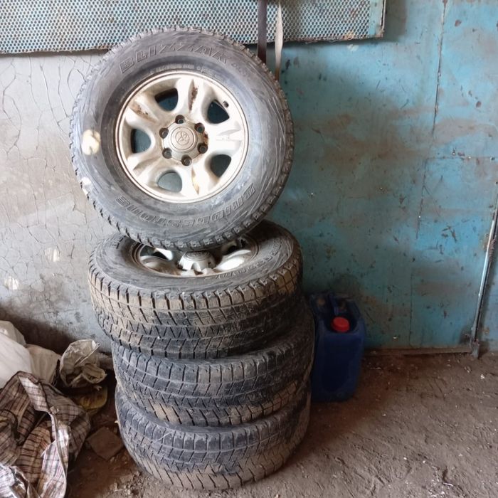 Продам диски от Прадо с шинами зимними