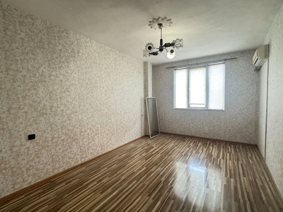 Тристаен Необзаведен Апартамент Под Наем,  гр. Търговище “Огледалото”