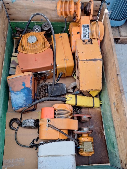 Конзолни кранове 500 и 1000 кг.