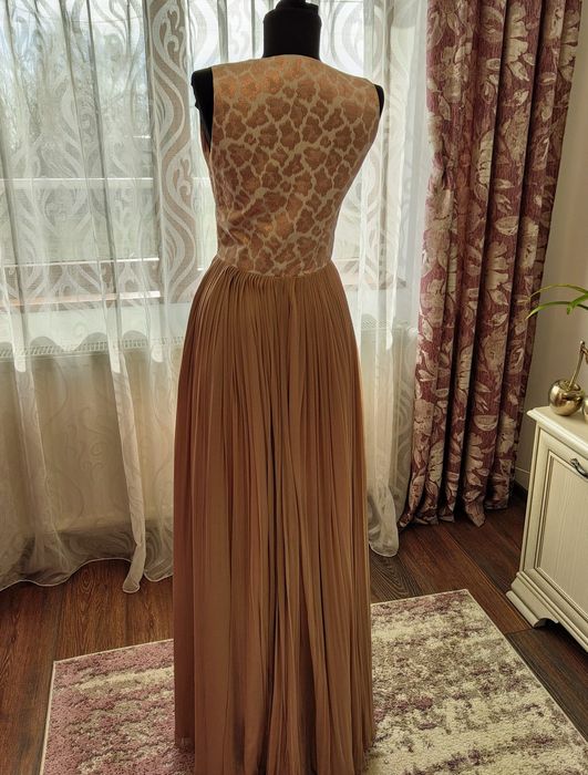 Rochie de seară lunga cu decolteu transparent, din voal