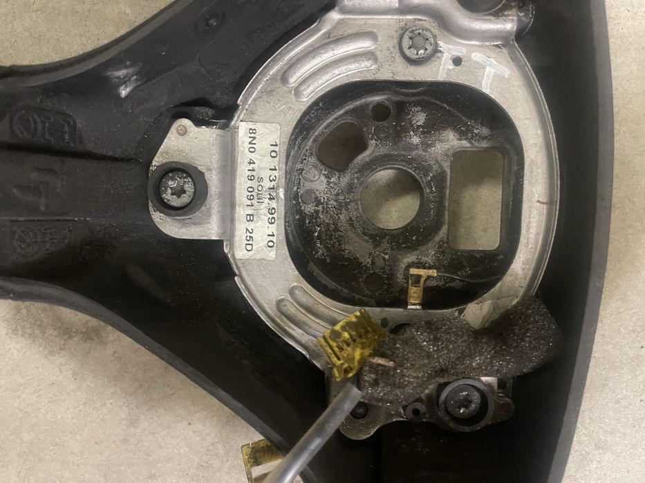 Продавам волан за Audi TT (първо поколение)