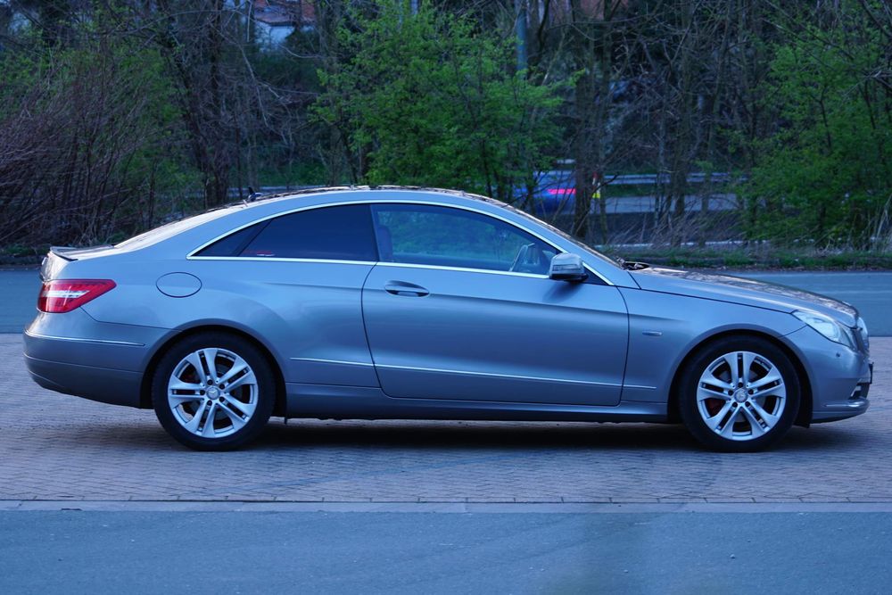 Мерцедес Mercedes E220