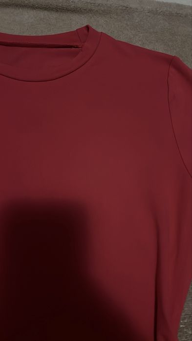 Розова тениска по тялото