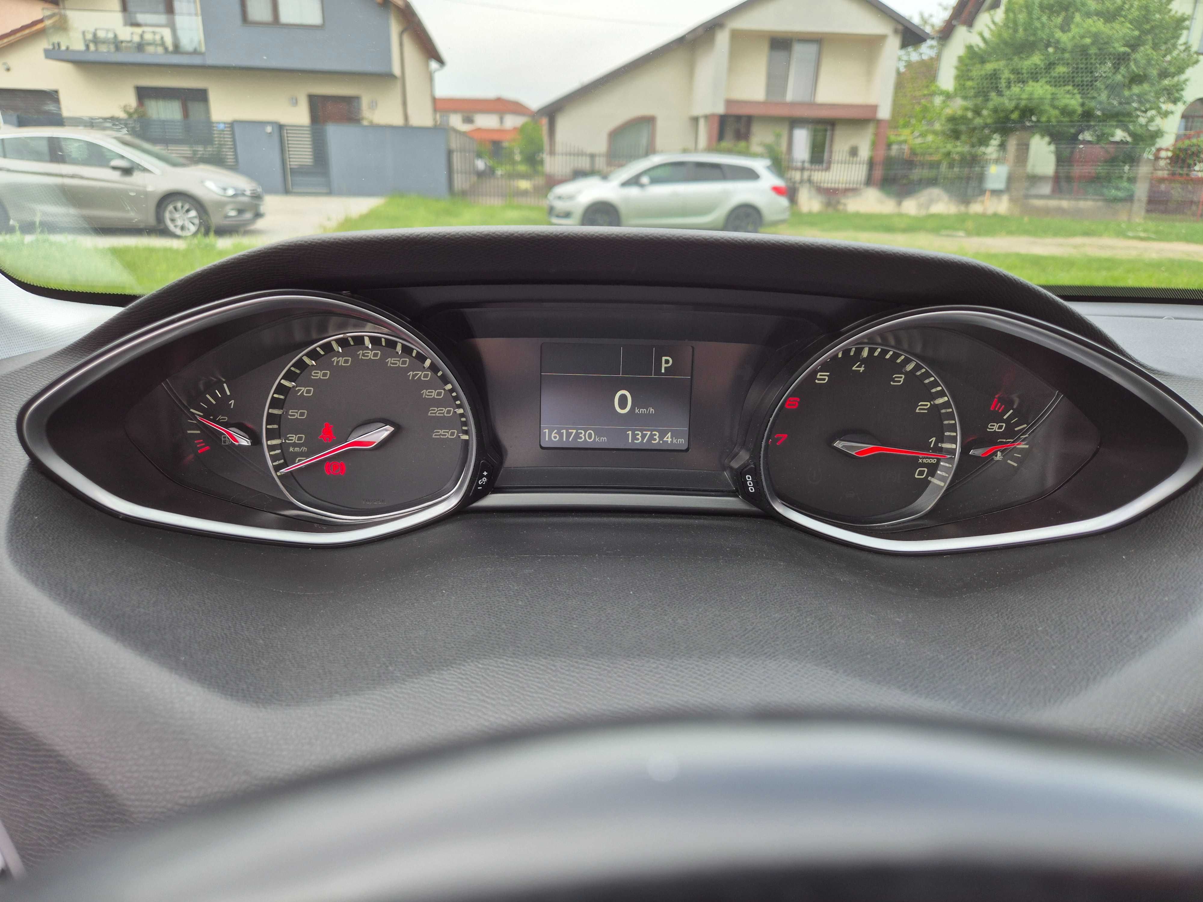 PEUGEOT 308,an 2017, 1,2  automat,161500 km, full,option,ÎNMATRICULATĂ