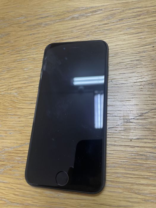 Продается айфон се 64 гб акб 100