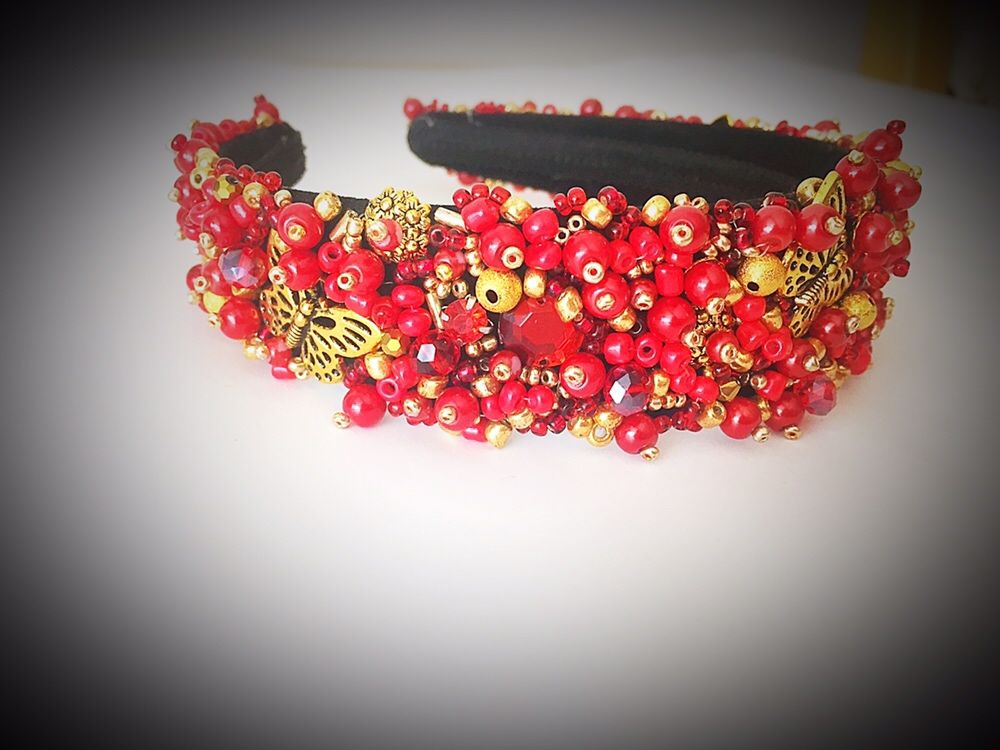 Cordeluta/diadema/coronita si cercei rosu si auriu handmade