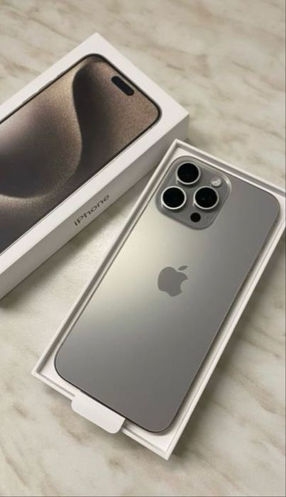 iPhone 15 Pro Max 256GB (Титан) — отличное состояние, без ремонтов