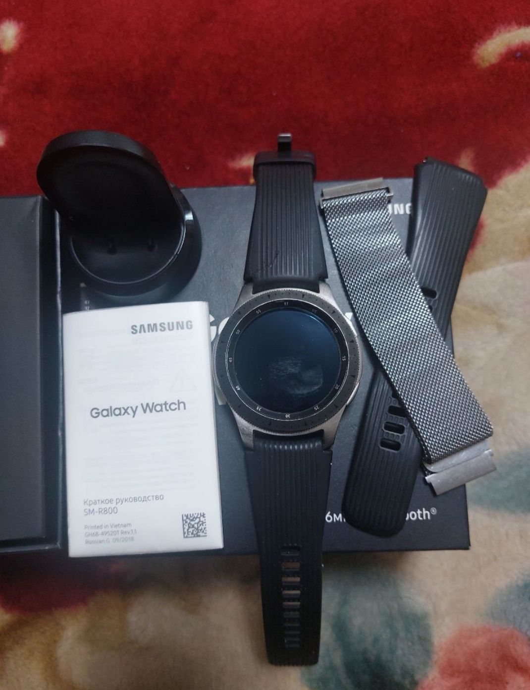 Galaxy watch сатилади ишлаши зор зарйад 1  хафттага  сувда хам ишлаши