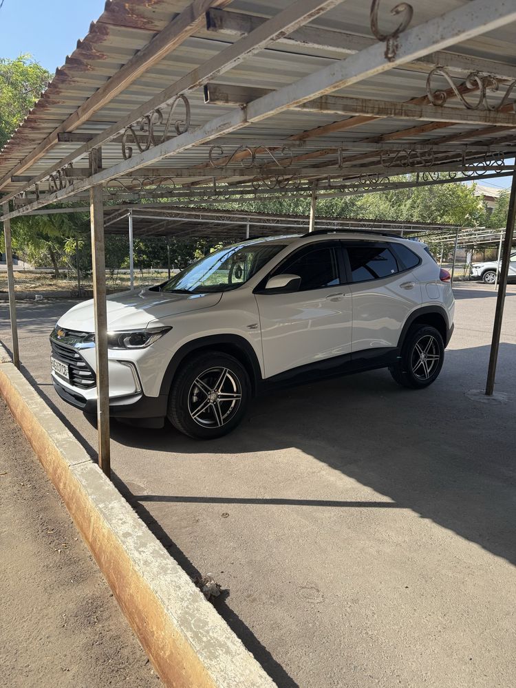 Продается  CHEVROLET Tracker-2