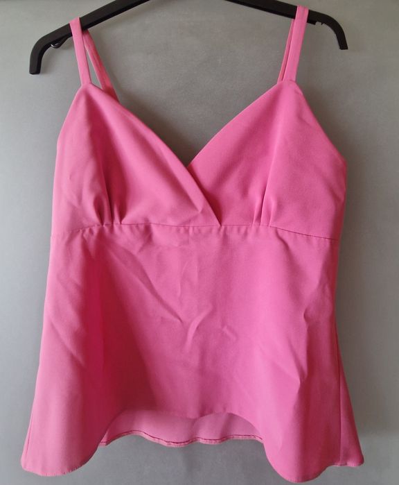 Costum cu maiou, fustă şi sacou