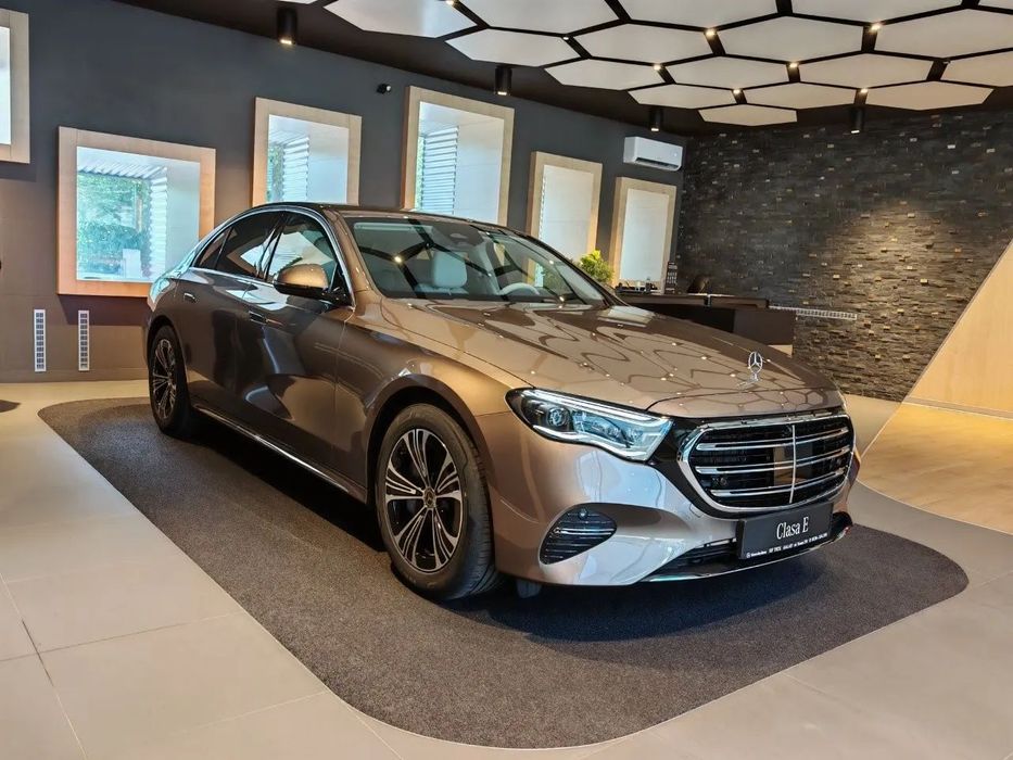 Mercedes-Benz E E 220d 4Matic / Exclusive Premium / Hyperscreen