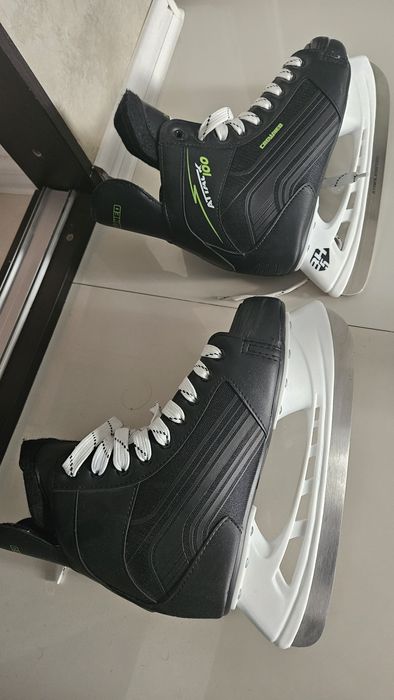 Vand patine noi noute marimea 42 .