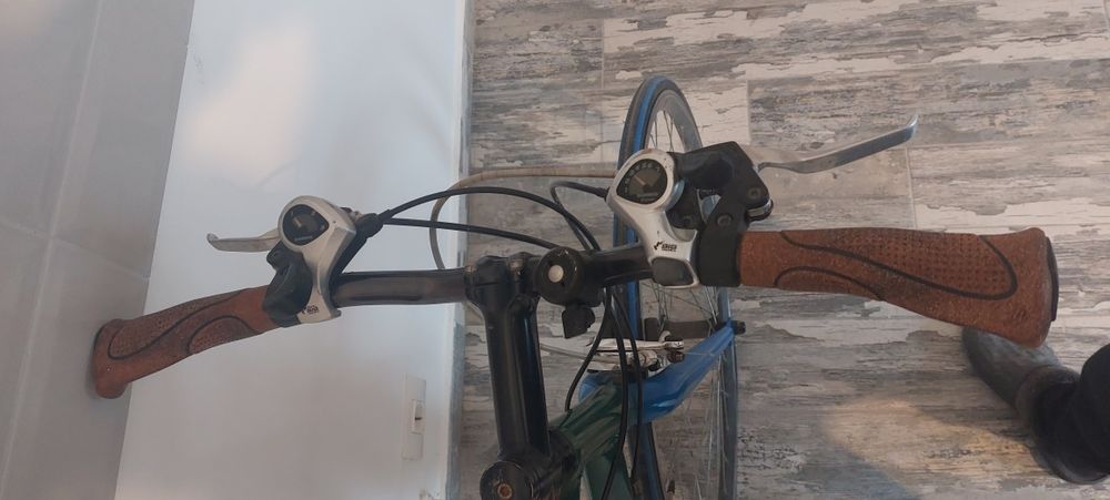 Bicicleta  roti inguste