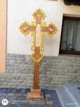 Cruce sculptata din lemn sculptata manual pe ambele parti