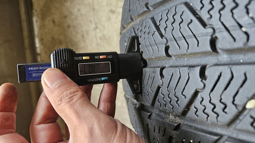 2бр гуми 225 65 16С дот 22 семперит