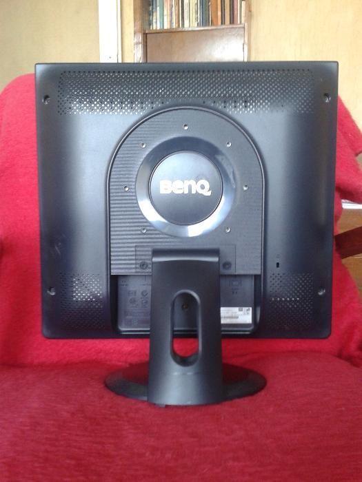 Продавам монитор за компютър, марка - BENQ, модел - Q7C4.
