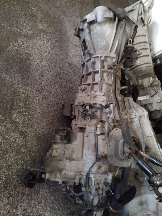 Продавам скоростна и раздатъчна кутия за Мицубиши Л200 2.5D
