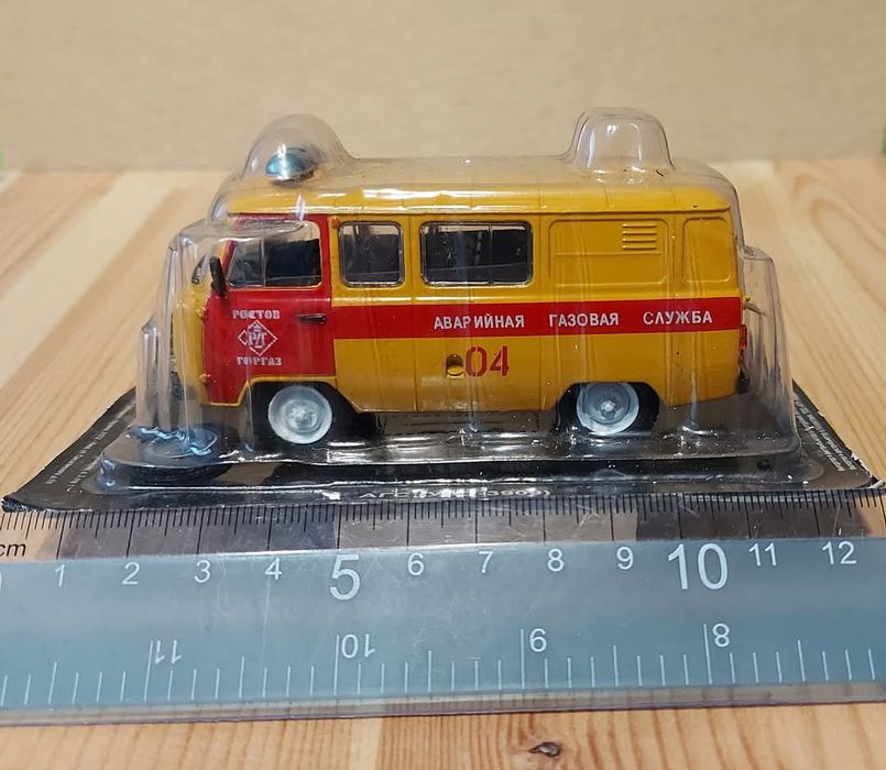 УАЗ-3909. Цена:25лв. (1/715). Мащаб 1:43, метал и пластм