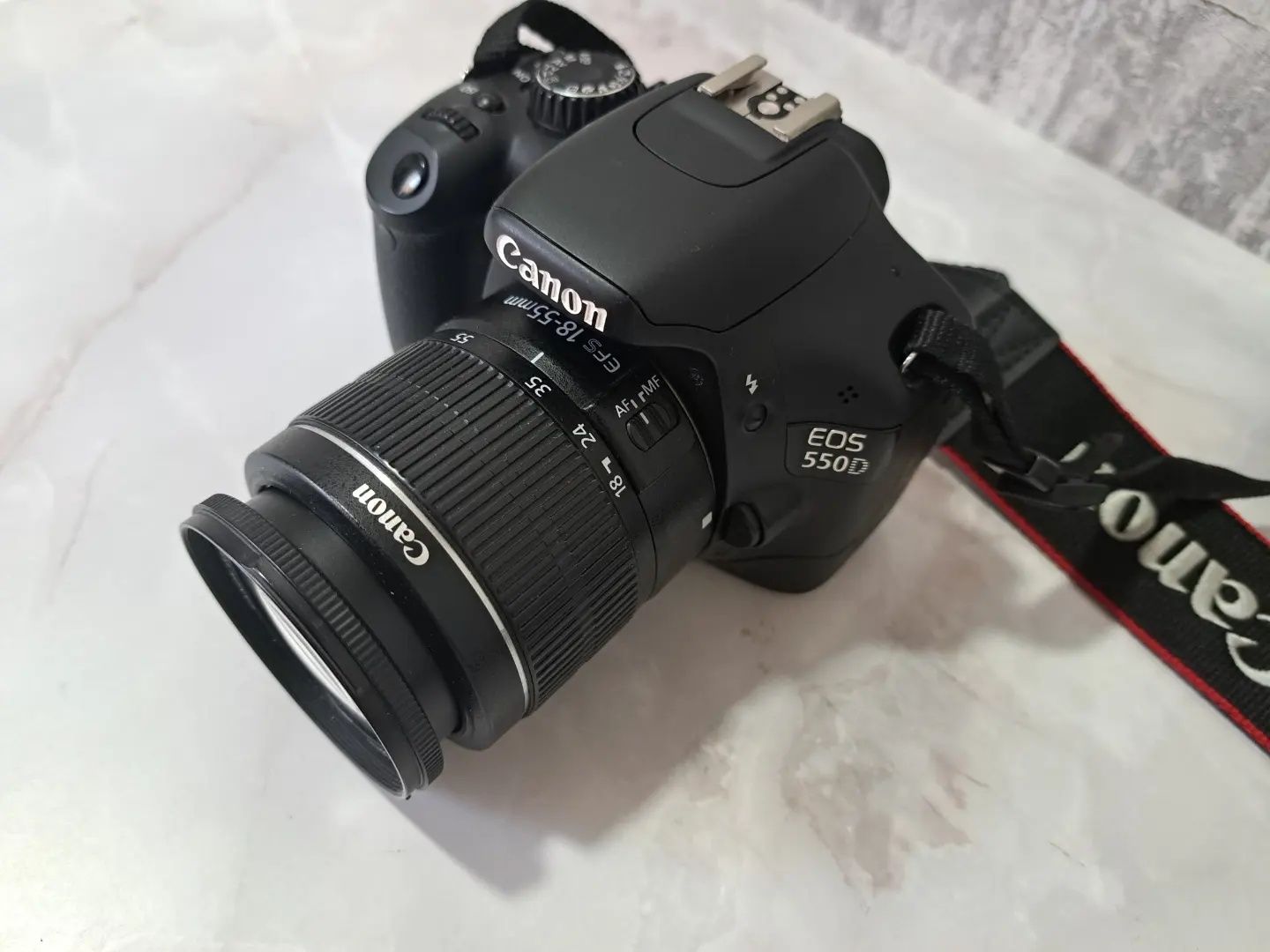 Продам фотоаппарат Canon EOS 550D (идеал, 2 объектива, сумка)