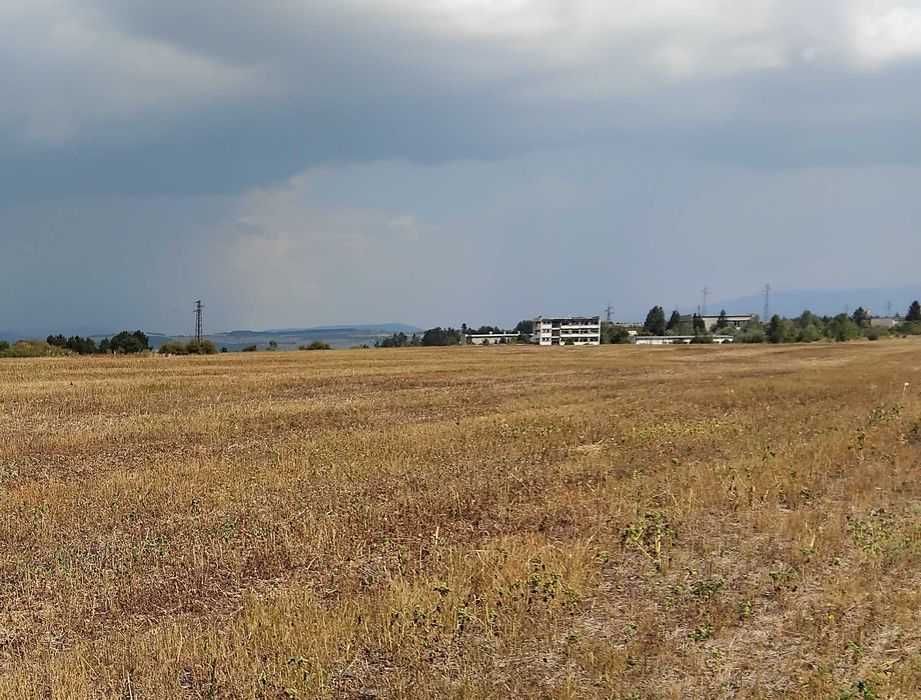 Имот Област Перник,град Батановци  4451 кв.м