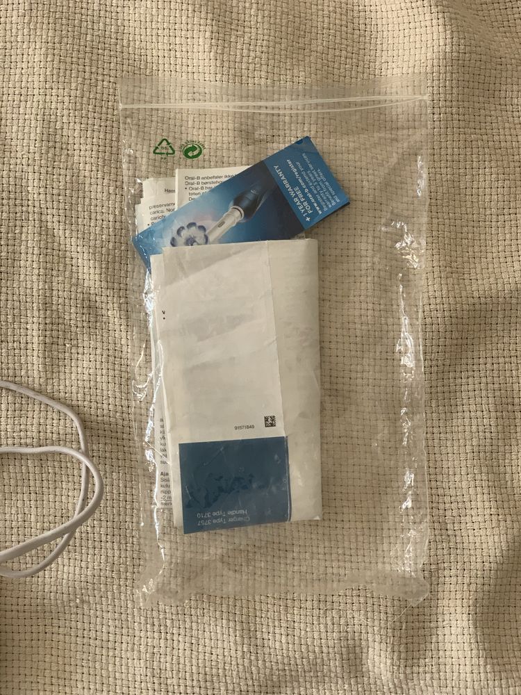 Продаю электрическую зубную щётку Oral B Vitality