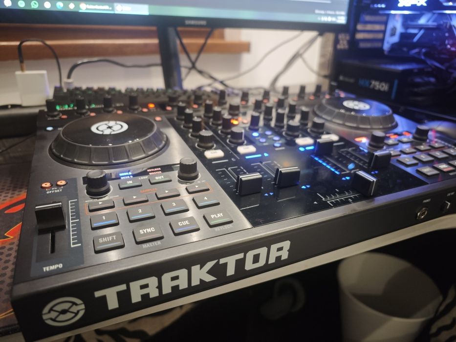 Traktor KONTROL S4