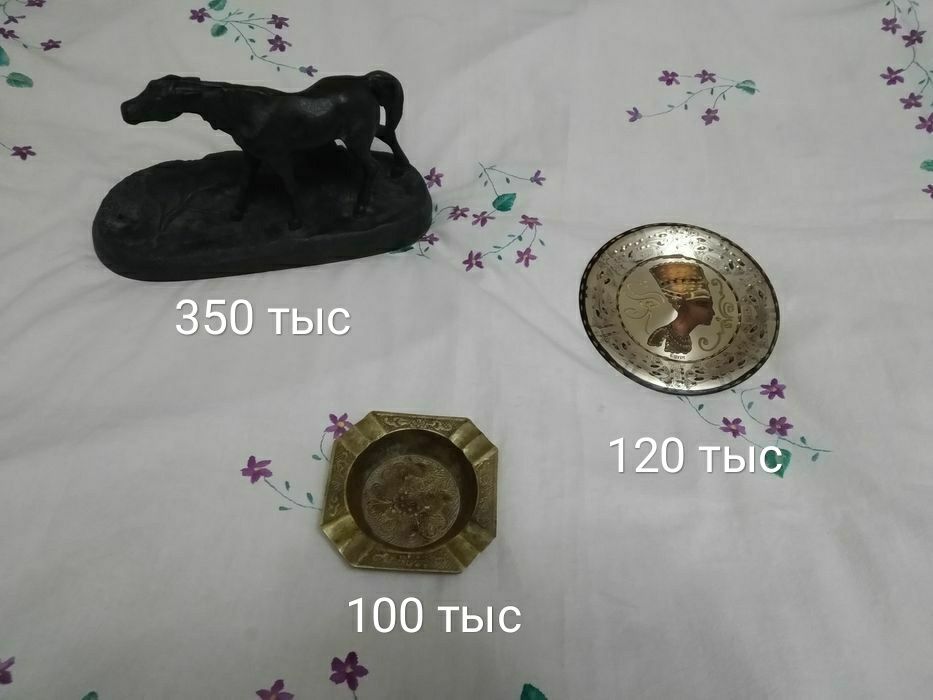 Статуэтка чугунная. Тарелка декоративная Египет. Пепельница.