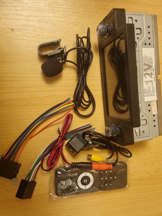 Dvd auto 1 din cu bluetooth  mufă universală nou