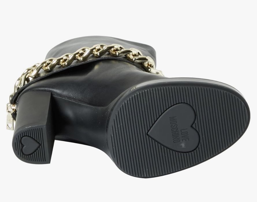 Боти Moschino нови