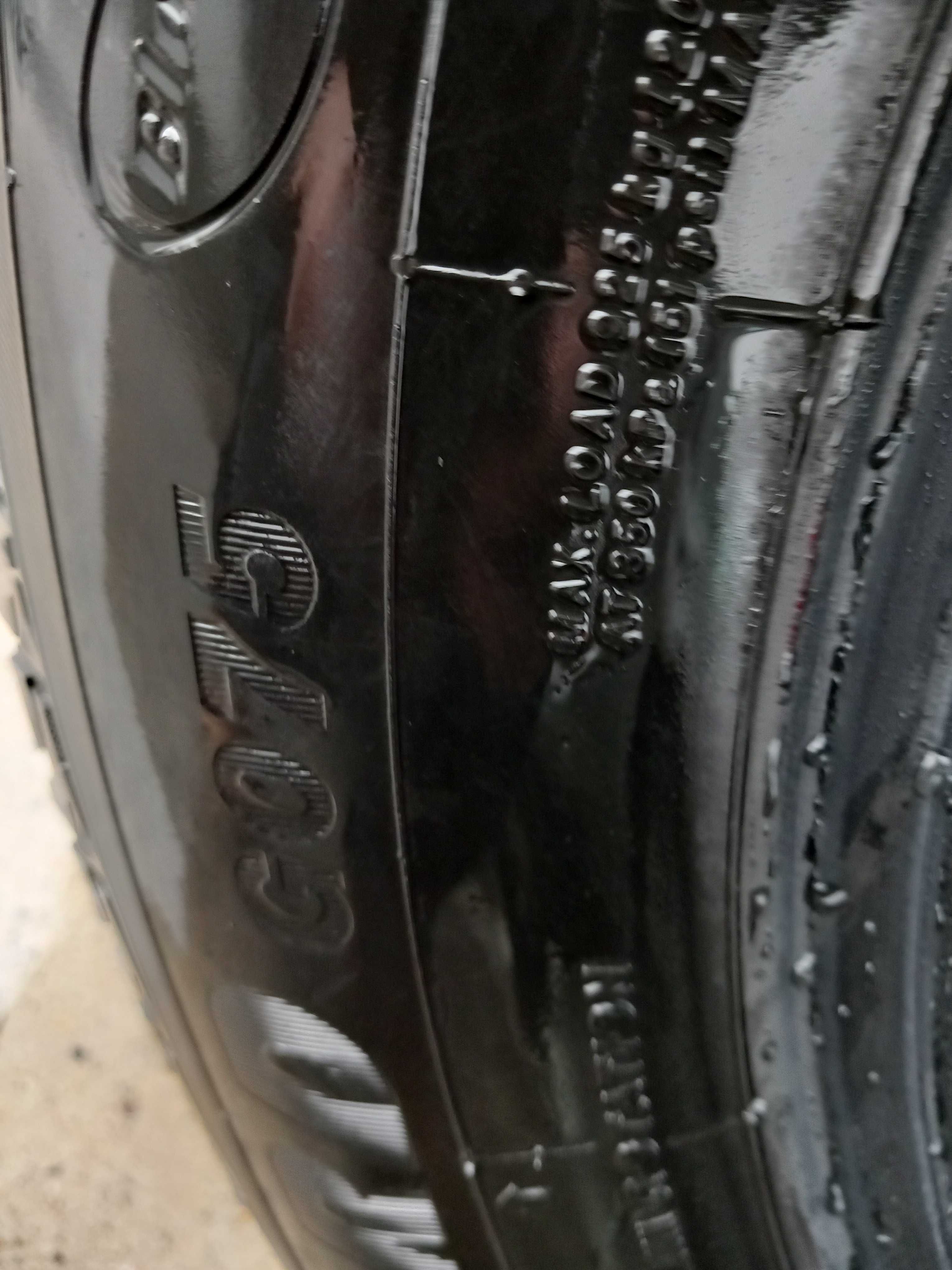 245 / 60 18  Yokohama Ice Guard G075