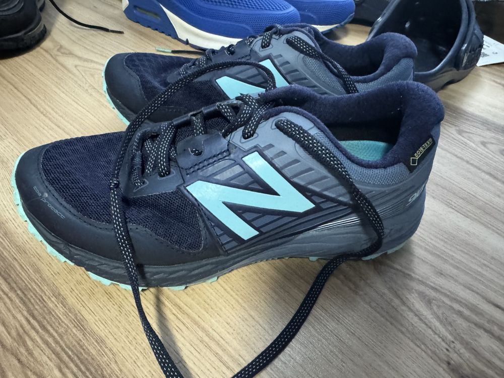 Продавам два чифта маратонки new balance и asics