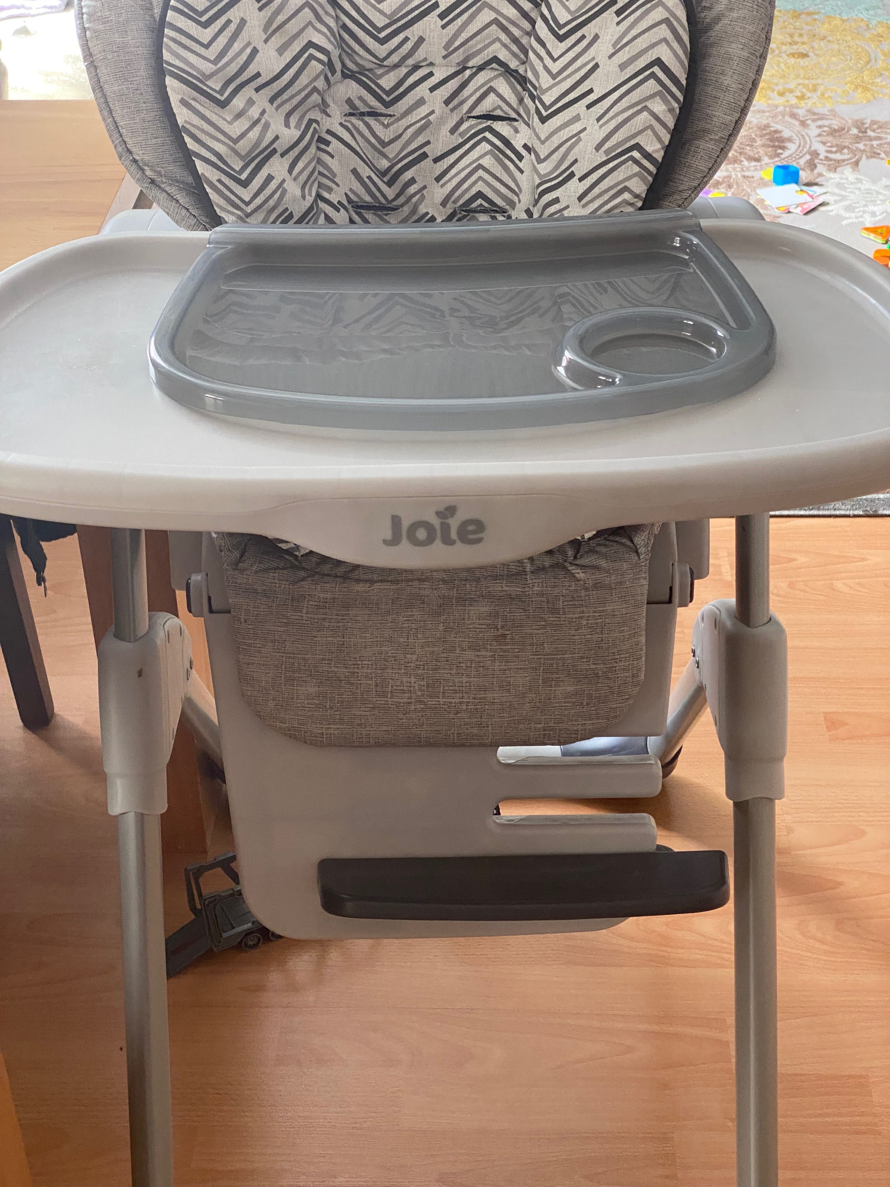 Продам детский стульчик Joie