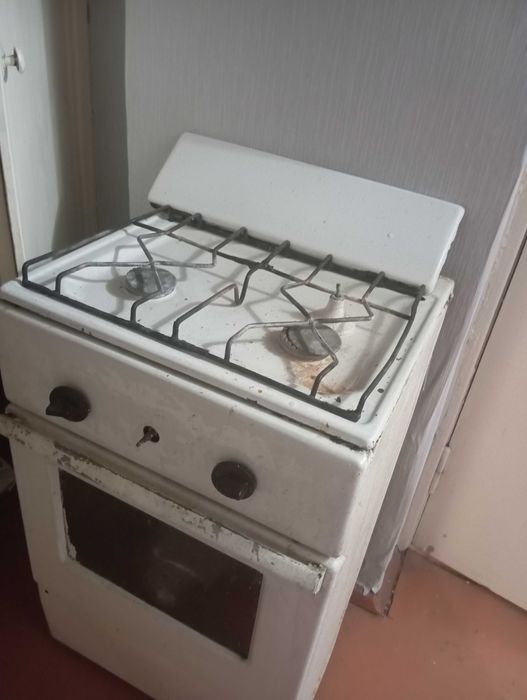 Газовая плита б/у.  Двух камфорная