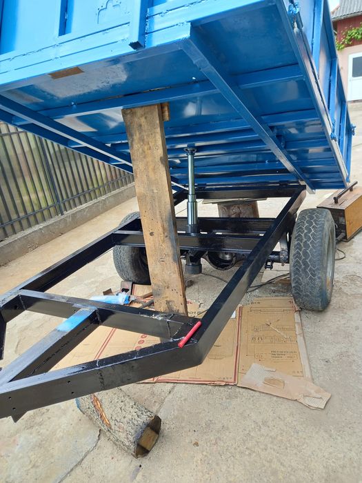 Remorca tractor basculabila