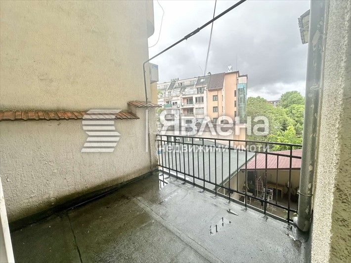 Дава се под наем Четиристаен апартамент в София, Център - 100 кв.м за 700 € - Снимка #1