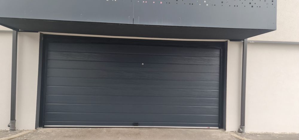 Usa de garaj/ usi secționale/ porți industriale/ usa tip rulou/ usi