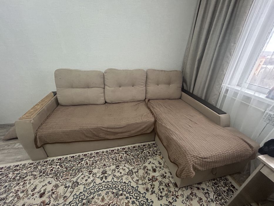 Продам 2 дивана. Можно по отдельности. Самовывоз.