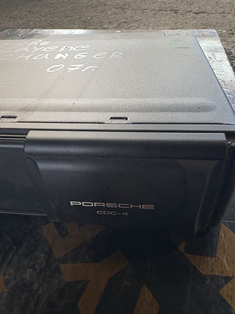Porsche cayenne 2008 година cd changer сд чейнджър