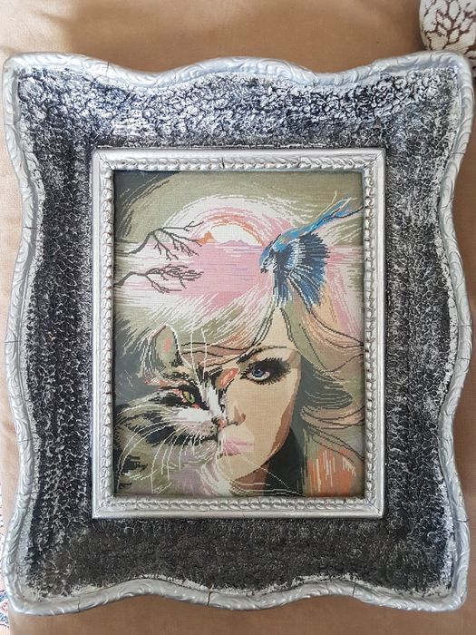 Goblen fata, pisica si pasarea 28 x 22 cm lumina ramei.