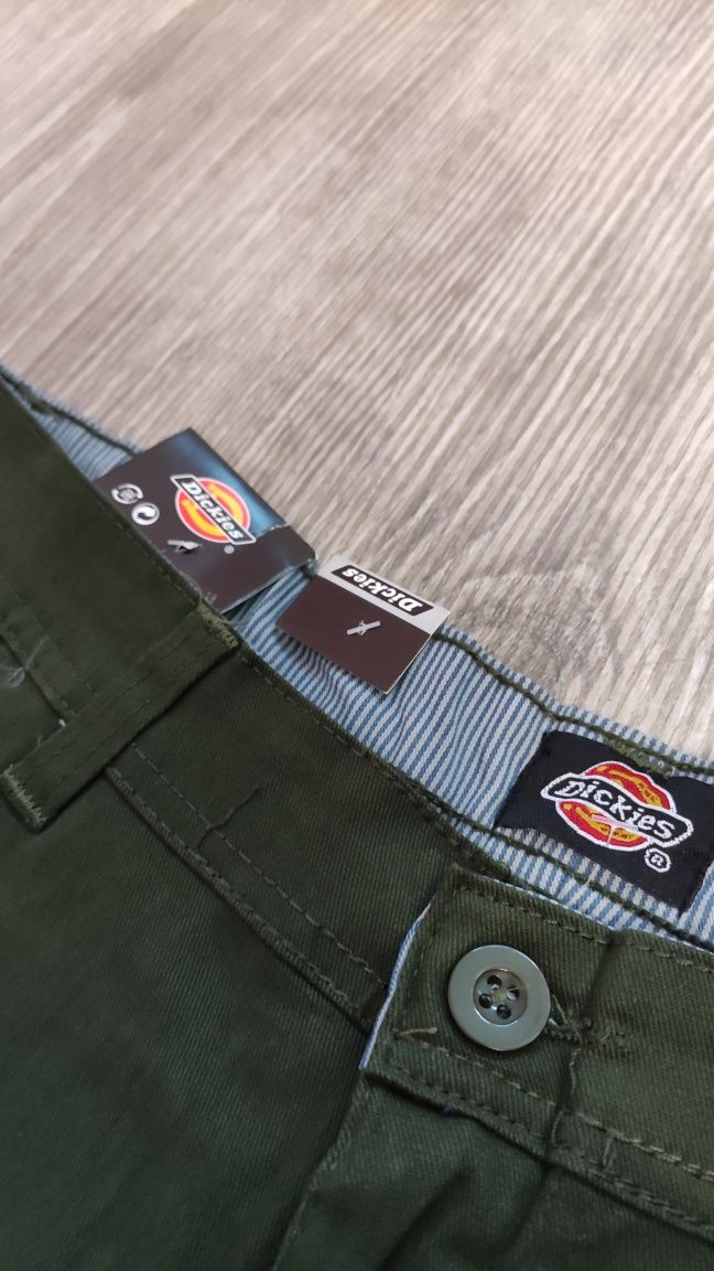 Нов панталон Dickies 32 size
