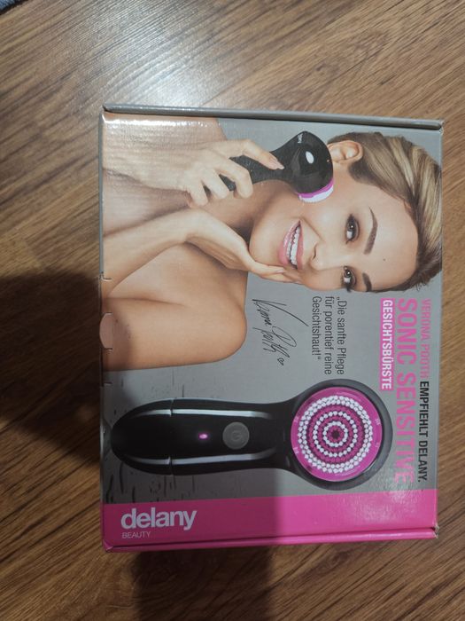 Perie curatare faciala cu unde sonice de 300 rpm Delany Beauty