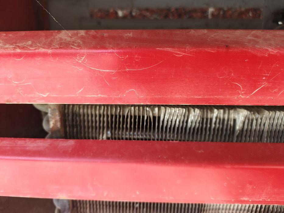 Xaladelnik ishlab turibdi