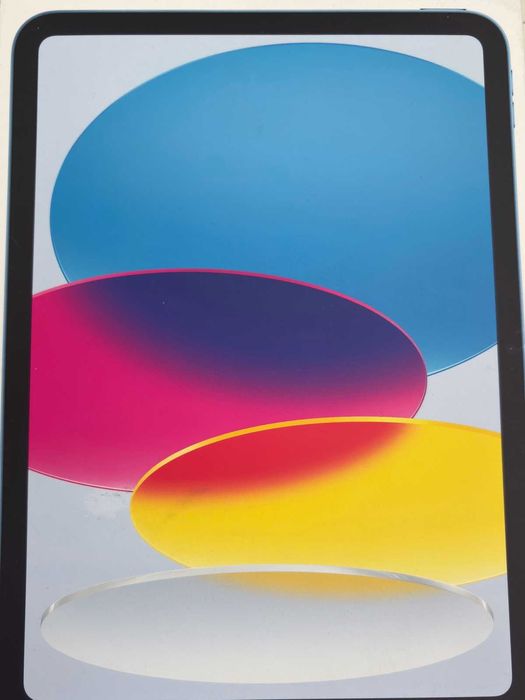 Apple iPad (2025) 11th Gen 128GB, 6 цикъла на зареждане + порък кейс