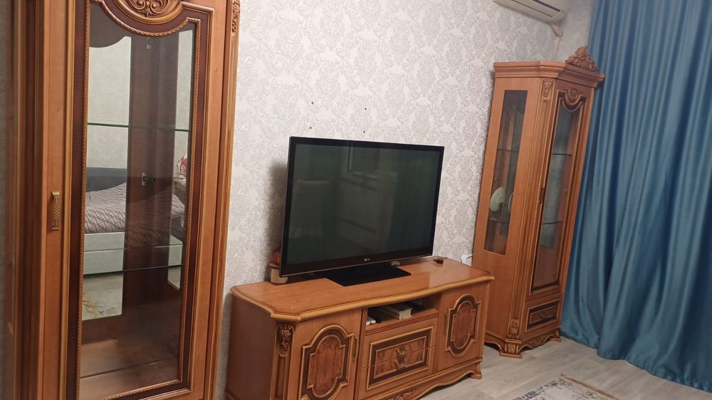 Витрины в гостиную  комплект 200.000 тг.