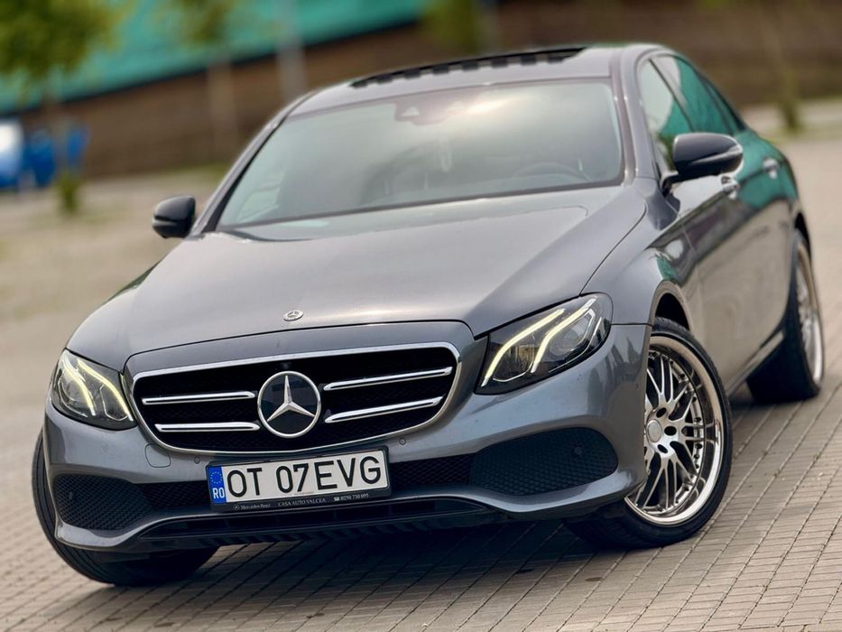 Mercedes-Benz E400 4MATIC /333CP /Model 2018 /9+1 Trepte /Pret 30000€