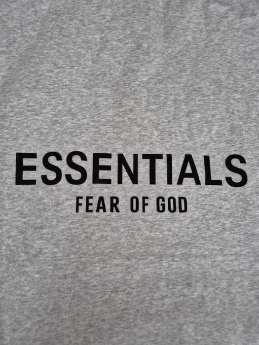 Essentials сив екип