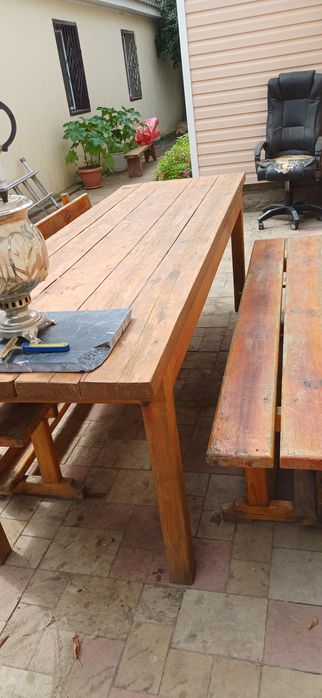 Стол и две лавочки