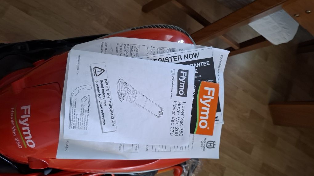 Чисто нова вакумна косачка"FLYMO Hover vac 250"