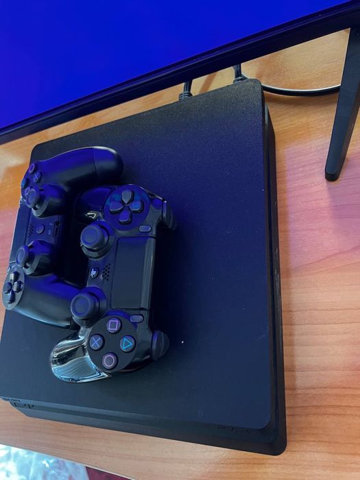 Playstation 4 slim/500gb+2 ta pult